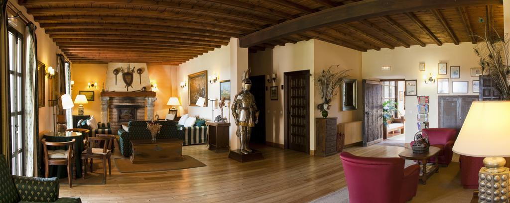 Posada Real Del Pinar Посаль-де-Гальинас Экстерьер фото